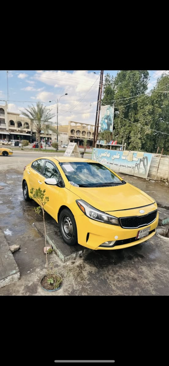 سلام عليكم
فورتي ١٧ 
حدثها ٣قطع جاملغ الماميات ثنينهن وباب السايق 
سياره خير من الله 
بيه تلحيضات 
السعر ١٠٨بيه مجال 
الرقم ***********
