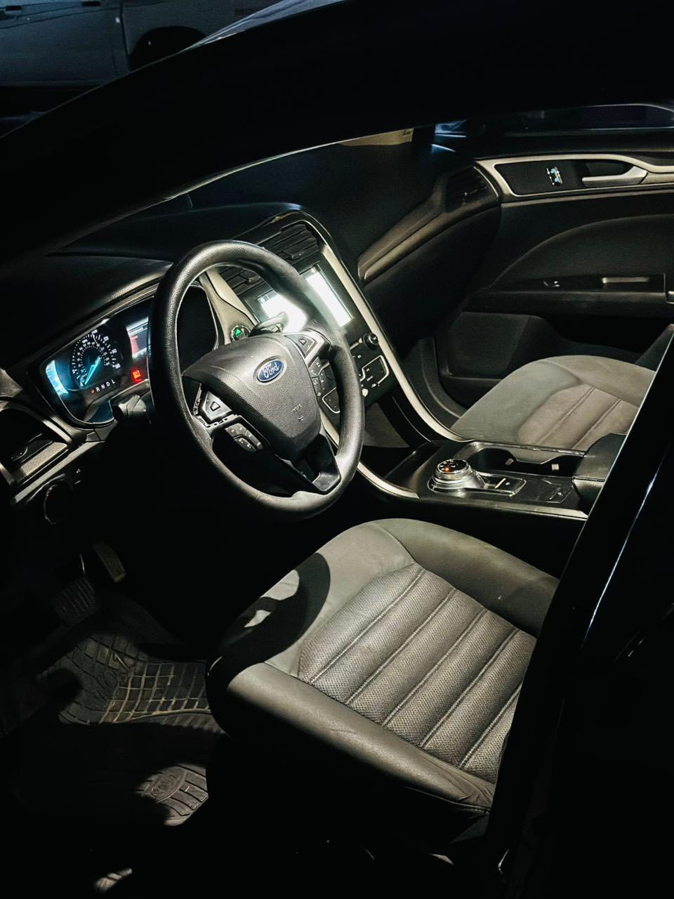 السلام عليكم فور فيوجن 2017 رقم أربيل محرك ٢٥٠٠ المرغوب
تحكمات ستيرن 
كير ماوس 
شاشه كبيره بلاديه 
حادثها جاملغ وشويه من البنيد والباب وب بغداد نضربت الي وره سايق والجاملغ 
سياره خير من الله بدون دواخل والبنيد مبدل 
سياره جاهزه كبل تصعد بيها 
متواجد بغداد 
*********** 
السعر: 107
