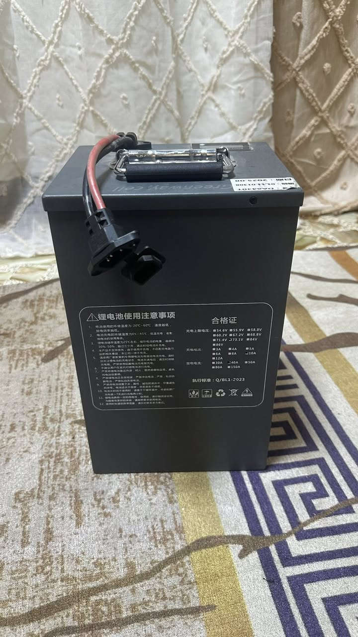 السلام عليكم
بطارية ليثيوم فوسفات الحديد افضل انواع البطاريات
الحجم 
30 امبير
62 فولت او 72 مامتاكد 
مكاني بغداد 
نظيفة جداً بس باكو الدراجة وبقت بس البطارية 
مطبب البطارية اشحنها فولت شحن طلعت مالكيت الدراجه 
هههههه


**إذا كنت صاحب هذا الإعلان وتريد حذفه لأي سبب، رجاءا أرسل رسالة إلى الدعم الفني**