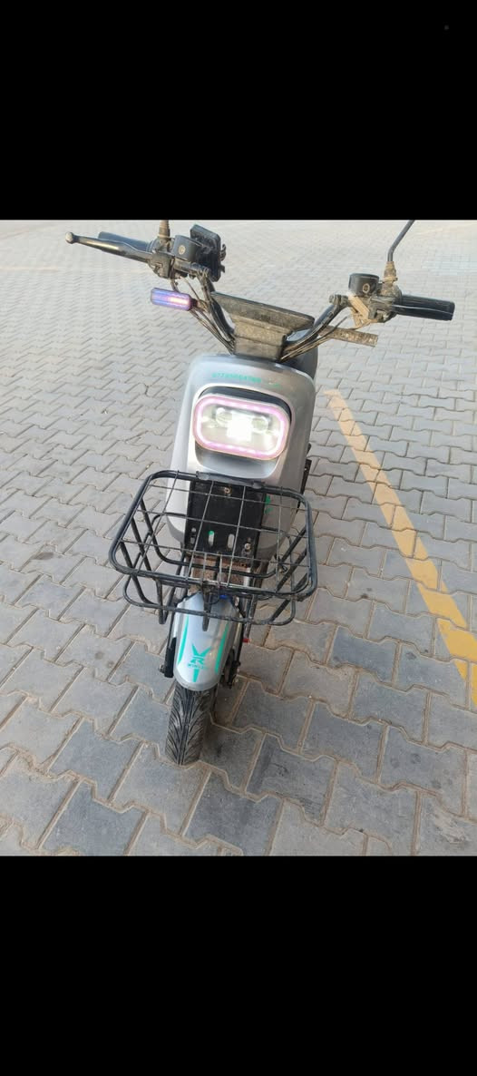 دراجه للبيع R8  
يرادله غسله وشويه ترتيب بطاريات جديده وتايرات جدد 
السعر 300 وبيه مجال للطيبن 
رقم الهاتف ***********
