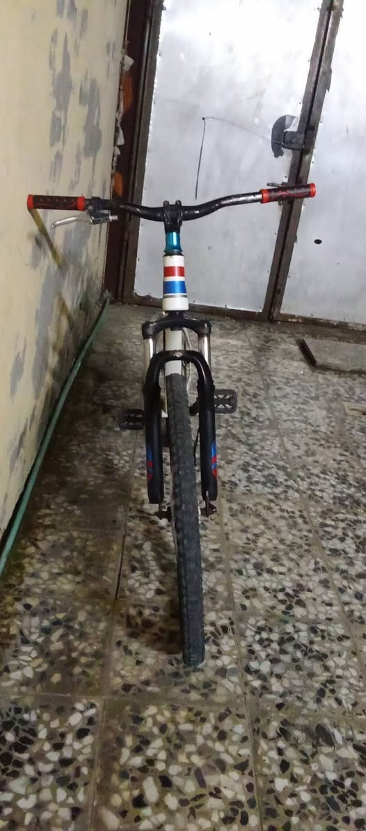 سلام عليكم من رخصت الادمن 
بايسگل جبلي 
حجم 26
بي نقوصات تاخذه هل موجود
وهذني صوره قيم بدون گسران 
الرقم ***********
العنوان الجزيره شارع النخيل باقي التفاصيل بل اتصال (الشراي يتصل).
