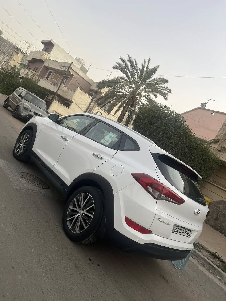 السلام عليكم توسان خليجيه كفاله عامه السياره بيها رصعه صغير بلاديه كير مكينه مامفتوح بيهـن برغي السياره جديده بمعنى الكلمه تخم تاير جديد حداديه ادامه كامله ربع متصرف عليها بيها تكشير بالبنيد فقط مثل ماموضح بالصور السياره ماشيه 99 mil 
مري شفط 
شاشه تاب 
ويل 18 
كشن جلد 
سبير مانازل 

مكاني الكرخ الطوبجي
***********
السعر 168 وبيهـا مجال بسيط
