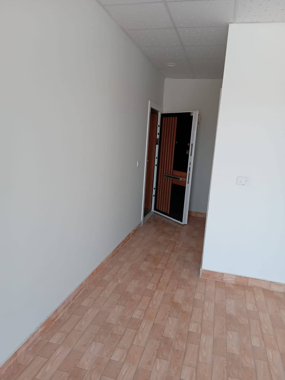 السلم عليكم حبايب اعيد النشر بسبب الوعود الكاذبه
عندي شقه للبيع او الأجار مساحتها 80 العنوان  مجمع الزهور مقابيل السريع محمد القاسم
يوجد بيها 2غرف نوم +ستقبال+مطبخ+صحيات
الاستفسار علئ هاذ الرقم متواجد بيه واتساب
*********** متواجد رصيد و واتساب فقط
***********
