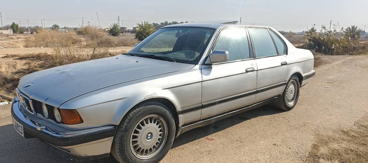 السلام عليكم
730 V8  موديل94
 كير مكينه مكفولات 
صدر امامي خلفي جديد تخم تاير جديد
كهربائيات كلها شغاله بردات بالابواب مابيها كل نقص
السعر ٥٥ وبيها مجال بسيط صلاح الدين بلد
***********
