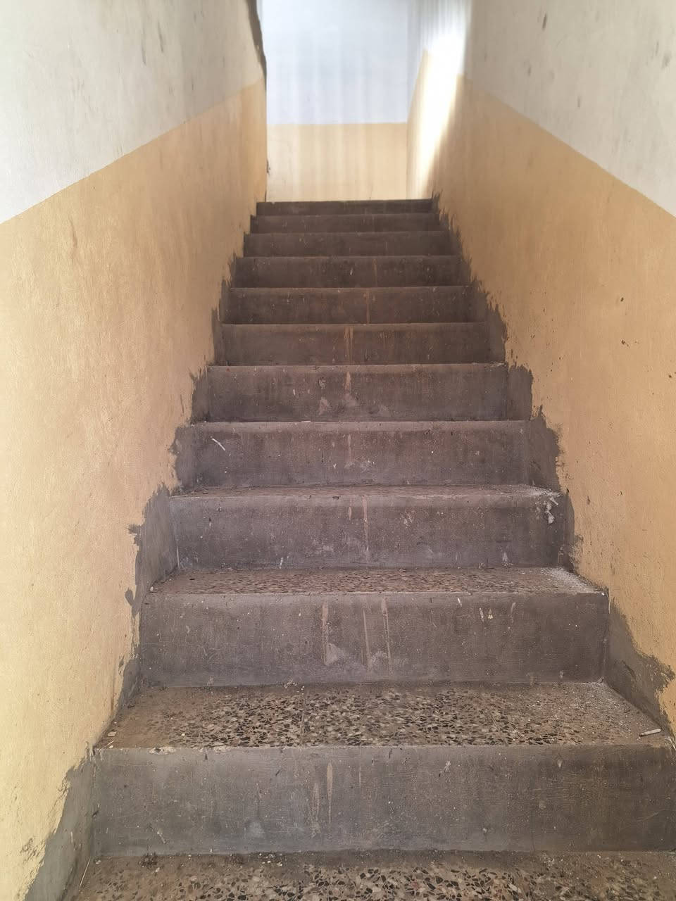 شقة.للايجار طابق ثاني سايدين الشهداء عروبه بناء جديد ونضيفه الشقه ***********
