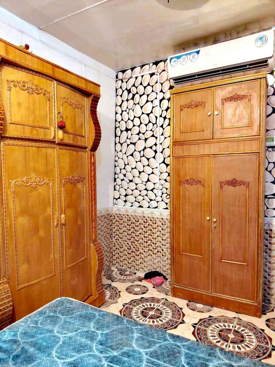 غرفة اخشاب صاج ام السته طابقين ام المسرح موديل حديث مستخدم نضيف شغل وسط دوشمه وترتيب ضهر جرجوبه براغي ملحقات كامله مع دوشك للبيع الديوانيه اتصال ***********
