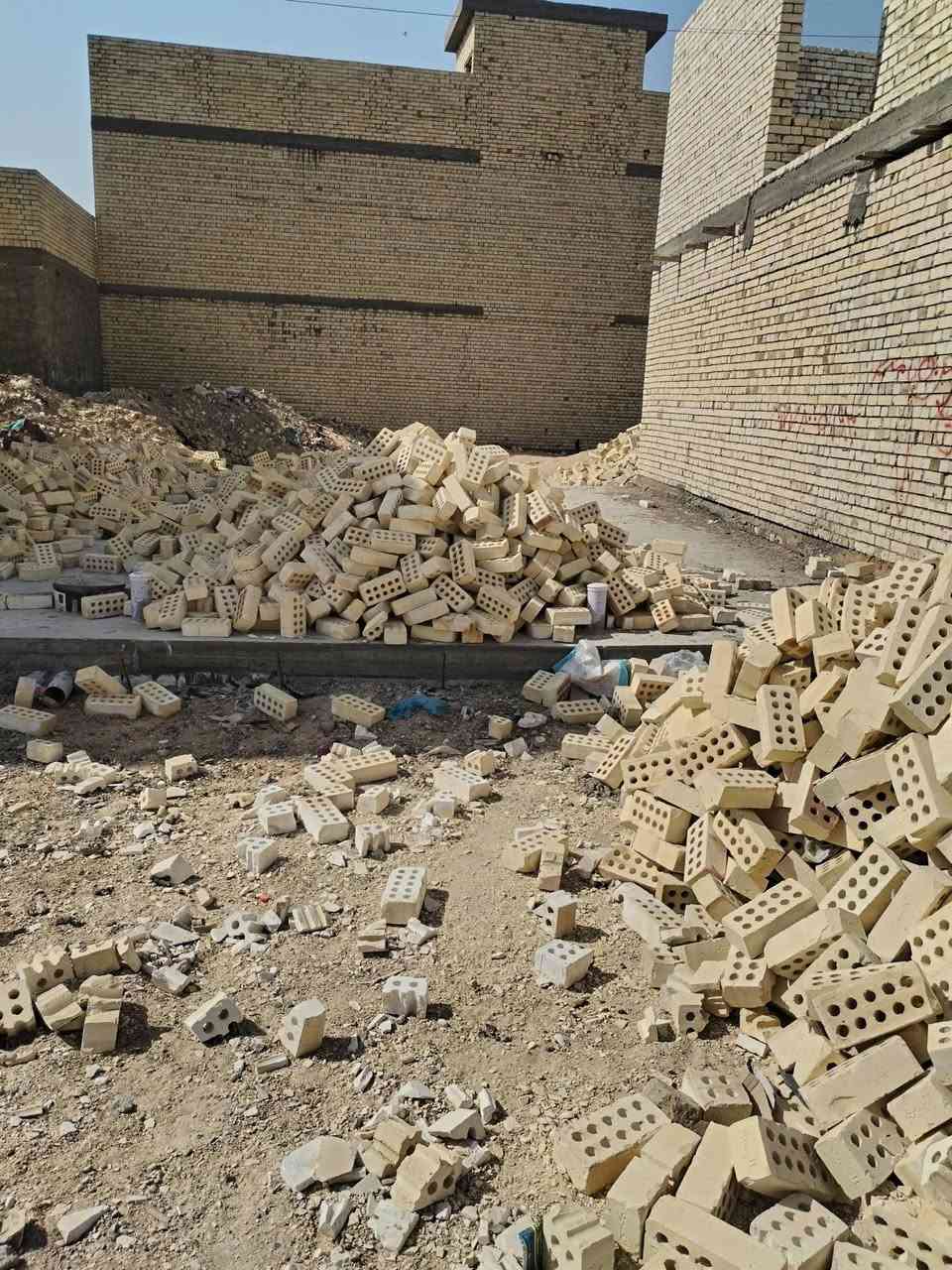 سلام عليكم قطعه رفت للبيع المساحه ٥٠ متر عنوان الرئاسه العبيدي شارع عشرين نهايته ع يدك اليمنه كاع خالد سلوم السعر ١٧؛؛؛؛؛ ***********
