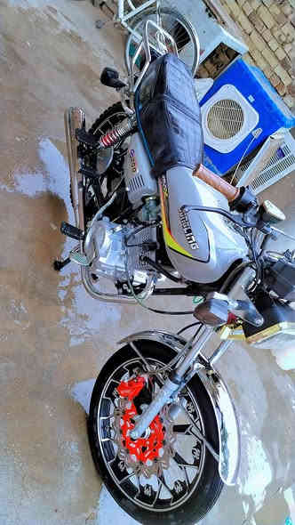 يا الله السلام عليكم دراجة البيع سيفان موديل ٢٥ مكفوله كفاله عامه أوراق كامله الدراجه جديده وحلو مكينه ٢٠٠ وشرط انضف من الصوره السعر 775 وبيه مجال الشراي يتصل وبيه خير ويدلل ***********
