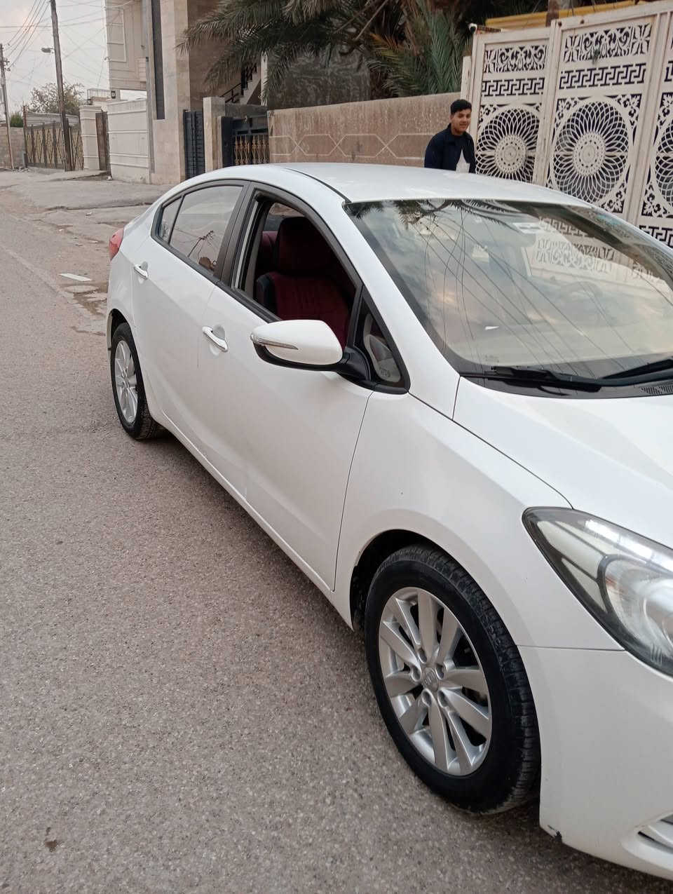 السلام عليكم
كيه سيراتو 
2016 ماشيه 100 الف 
رقم بغداد انكليزي 
مكفوله كفاله عامه حته لدعاميات 
بيه بس شخط مامصلح ول سونار بل منشور 
مكينه 1600 
سعره 135 
عنواني بغداد البياع تقاطع درويش 
***********
