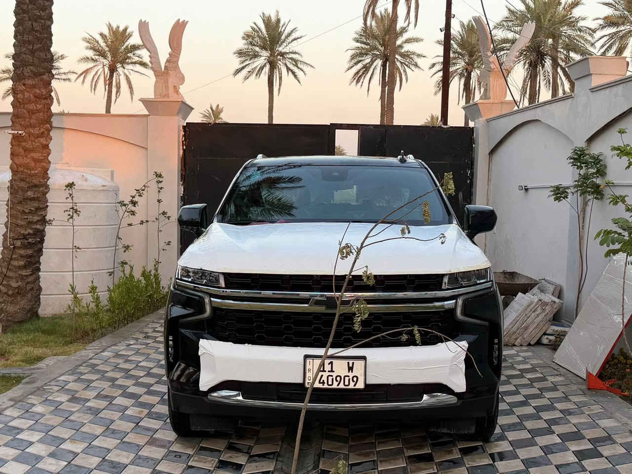 السلام عليكم

للبيع تاهو موديل 2024
الفئه LS
ماشية27ألف كم 
وارد خليجي وكاله منصور 
علامة ضوء القمر
دعامية برايمر
مواصفات 
.رادار امامي خلفي 
ثلاجة
.حساسات امامي خلفي 
.مانع تصادم 
.تحديد مسار 
.رادار جانبيه 
.كامره خلفيه دواره 
.ثلاث قطع تبريد 
.سايد بريك دكمه 
.تحكمات ستيرن 
.كراسي كهرباء 
.لد نهاري 
.عالي ناصي
.زنون اصلي 
.تشغيل عن بعد 
رقم سياره بغداد الجديد 

السيارة كفالة عامة من الحادث والصبغ والبارد فقط بيها حالوب قمارة وبنيد 
السعر 410وبيها مجال بسيط 
مكان سياره بغداد حي اور 
***********
