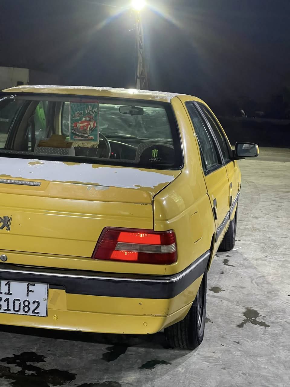 السلام عليكم سيارة بيجو اكد 2016 سيارة بيها ضربة جاملغ خلفي الورة الراكب الباقي كامل سيارة نقصها دسكات  ول سلف مرات يشغل مرات لا تخم تاير جديد ويالة جدد لايت  عالي ناصي رقم إنكليزي بسمي تحويلك ثاني يوم رقم التيفون *********** رقم ثاني ***********
