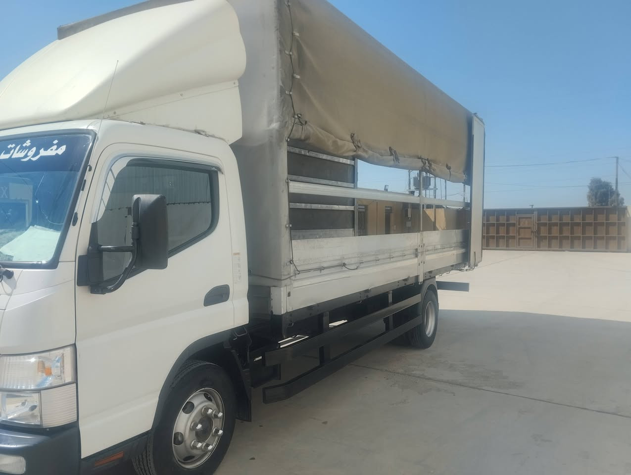 السلام عليكم كنتر موديل 23 اربعه سوبر انجكتر طول بدي 6.25 ماشيه 74 الف تاير 17.5 تانكي 225 والسعر 28000 دولار للاستفسار على الرقم *********** المكان الفلوجه
