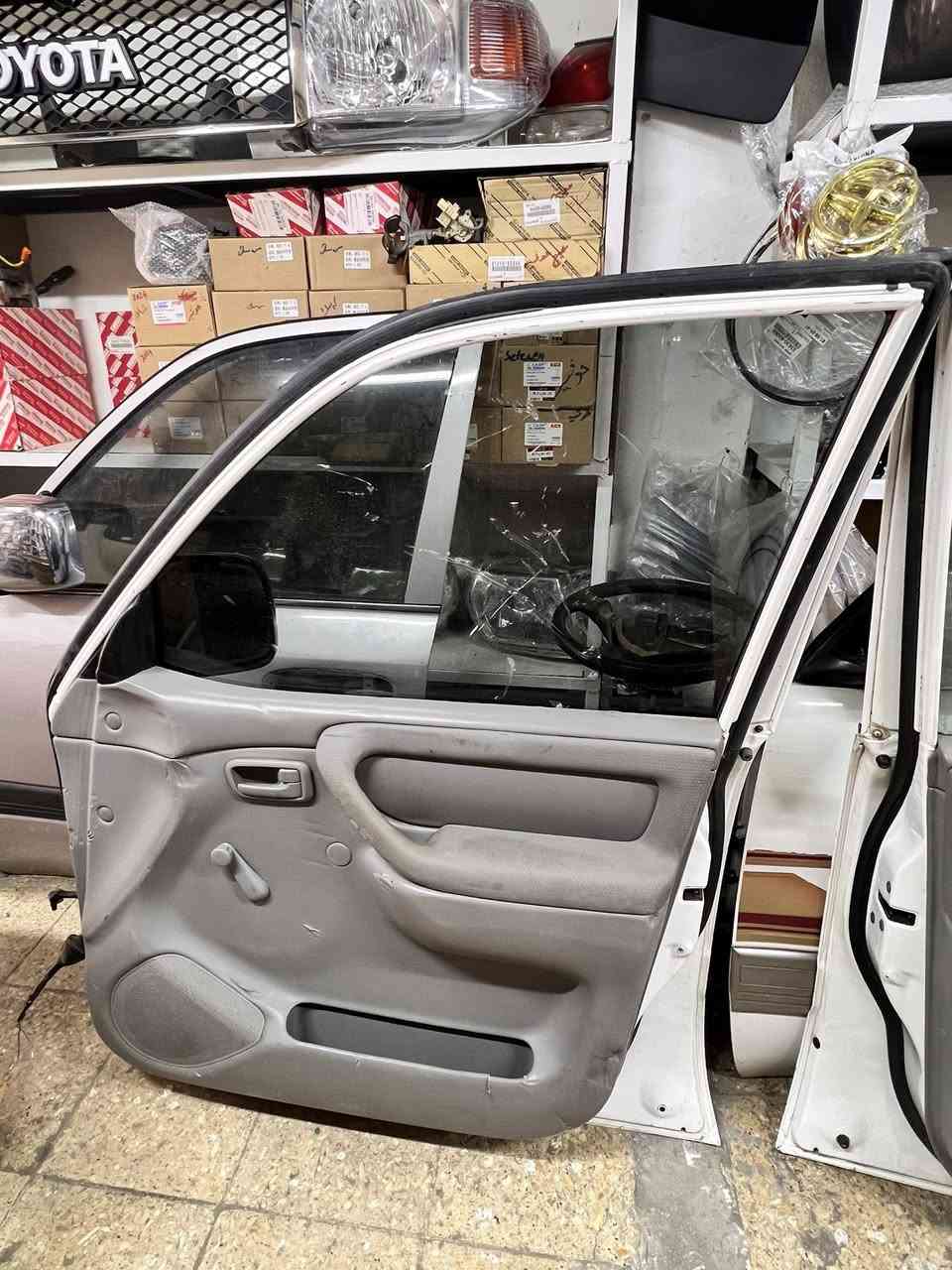 تتوفر ابواب. لاندكروز G فول عادي 

 كامل بلادي بدون صبغ 
العنوان / بغداد العلاوي شارع سته 
للاستفسار/ ***********
