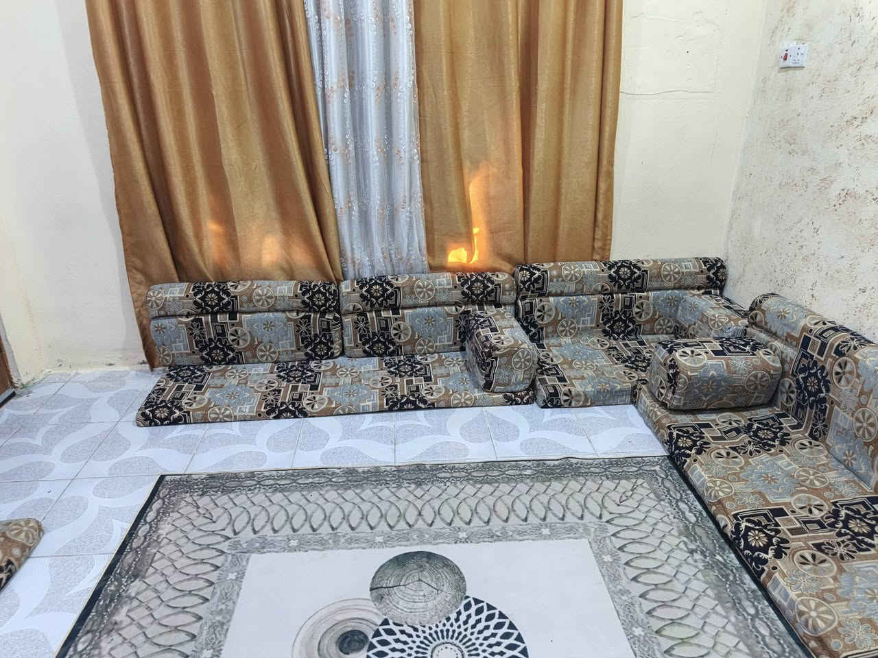 السلام عليكم
جلسة عربية مستعملة نضافة 95/100
مكانهة ابو الخصيب،، سعرهة 300 وبيهة مجال
رقم الهاتف: ***********
