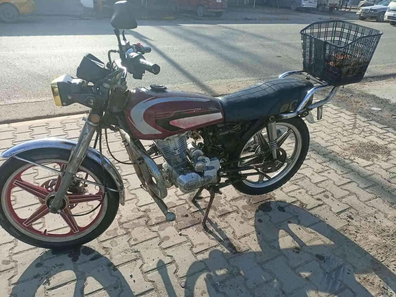 السلام عليكم موطور للبيع جني كله 
جاهز كلو شغال ما بي نقص خلاص نكره سلف كهريايات تواير جدد محرك معمر دبلات شغاله السعر 300وبي مجال مكاني الزاب الشراي يتصل عل رقم ويتدلل***********
