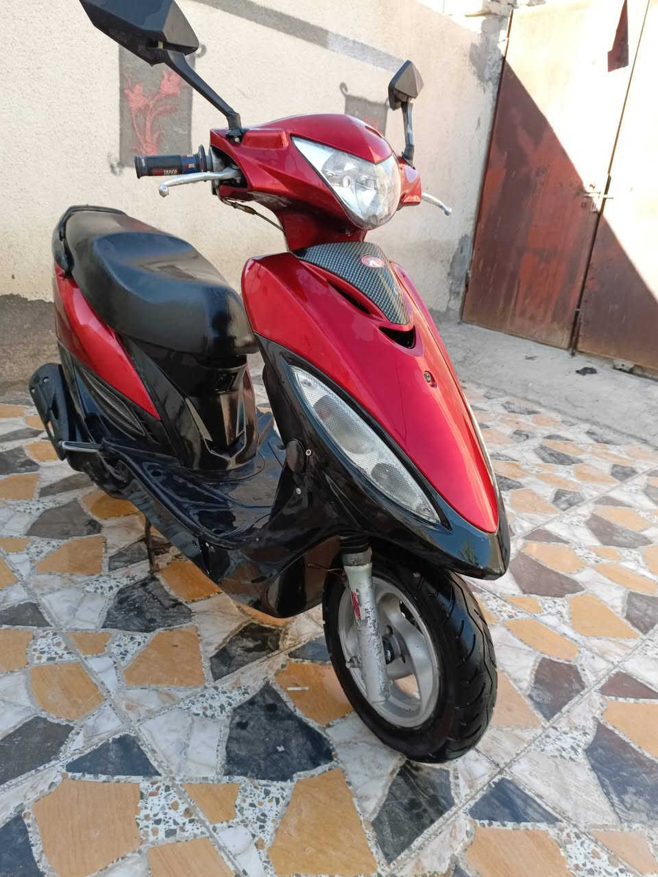 دراجه للبيع جي فور كوري نظيفه سلف هندر  كله شغال لايت زنون
 ***********
