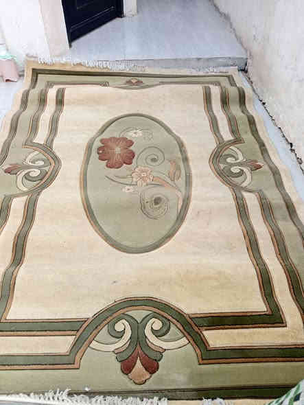 فرشات للبيع نضافه مثل الي بصوره كبيره العرض 2متر و95سانتيم والطول 4سعره 35وبيه مجال بسط والصغير ب20وبيه مجال بسط الشراي يتصل ***********
