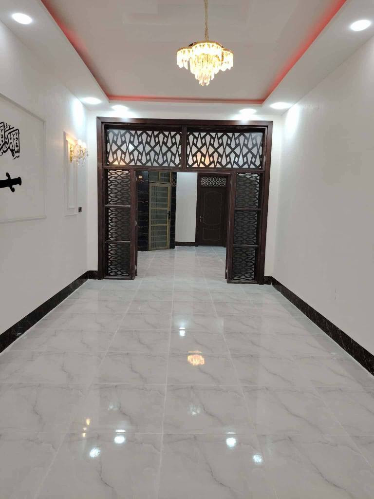 ***********يعلن مكتب النور العقار عمود262   بيت مقابل قرية الغدير شارع المطار
تفاصيل البيت 👇👇المساحه 150متر عرض شارع 17متر اناره جيهتين معا كافت الخدمات
#استقبال  
#غرف نوم عدد 2
#وصاله عدد 1
#حمامات عدد 2 سعره 55مليون قريب علا شارع صب 
#ملاحضة البيت بناء 2025
سند 25
#شارع عرض 17 متر
ماء+كهرباء+كيبل ضوئي مقابيل +مولده+مدارس حكوميه واهليه ومول تسوق منزلي 

جميع الخدمات متوفره
للاتصال 
***********واتساب النجف, العراق
