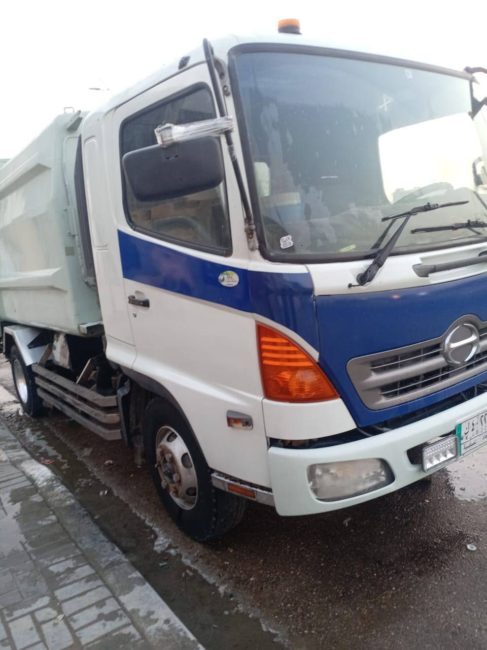 السلام عليكم كابسه للبيع هينو شيطان قماره وربع مكينة 6فول عادي كبسه موس 8ونص كفالة كير ومكينه وشاصي سياره جاهزه مكانها البصره القبله ***********
