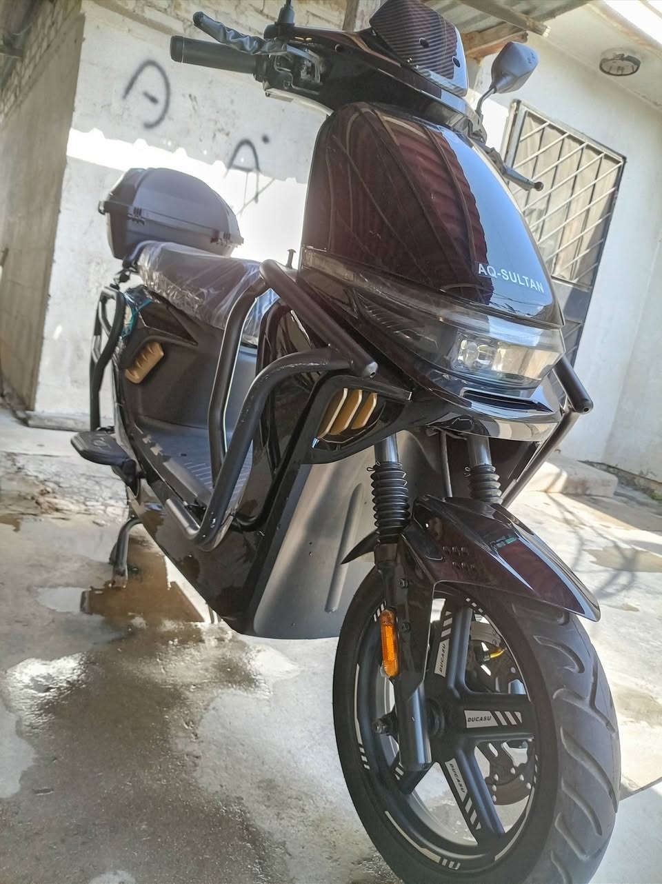 السلام عليكم صقر السلطان للبيع موديل ٢٦ دراجه اخت الزيرو مماشيه شوفت عيونك كفاله من كولشي كااامله مكلمه استخدام ٣اسابيع فقط بعدها نايلون بيها ٦بطاريات دبل ملف ٢٠٠٠ نحاس نظام بارك نظام بك سويجين كارتين سرعتها حقيقي ٦٠ تمشيك أكثر من ٥٠ كيلو دراجه لوووك بحاله الوكالة سعرها ٧٥٠ وبيها مجال مكاني بغداد قرب وزاره الخارجيه اي استفسار ***********وتساب محمول للشراي فقط
