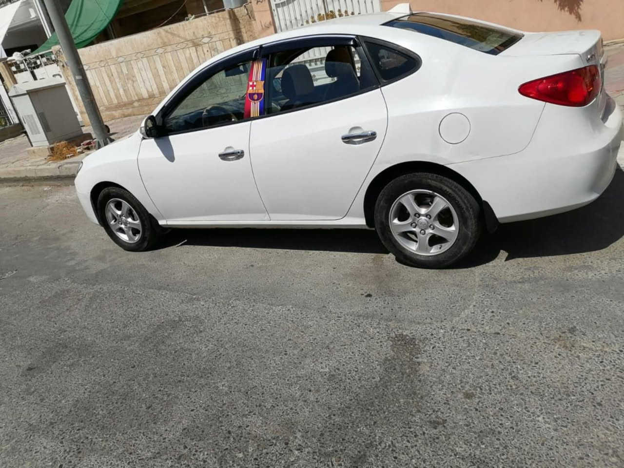 الالنترا مديل ٢٠١٠. ابيض. به اربع قطع. بدون دواخل. محركه بدايه تبخير. رقم سليمانيه  كابون بانزيرن سعر 113وترهم مراوس رقم صاحب السياره ‏‪***********‬‏ اني مكلف بل نشر
