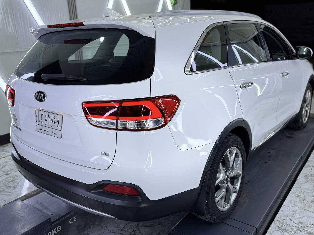 السلام عليكم . كيا سورنتو موديل 2016 وارد خليجي مكفولة من الصبغ والتبديل فقط بارد اسفل باب الصدر والباقي كفالة فول مواصفات عدة البانوراما .. بصمة تشغيل كراسي جلد قرميدي شاشة اصلية حساس امامي خلفي زراك لايت جنطة كهرباء محرك 6 سلندر 3500 مبدل بي كازكيت فقط 7 راكب 3 قطع تبريد كرسي كهرباء اخوان سيارة جدا جديدة وكلشي مناقصهة وبالخير التصير من نصيبة السعر 208 وبيهة مجال بسيط مكاني بغداد العامرية ***********
