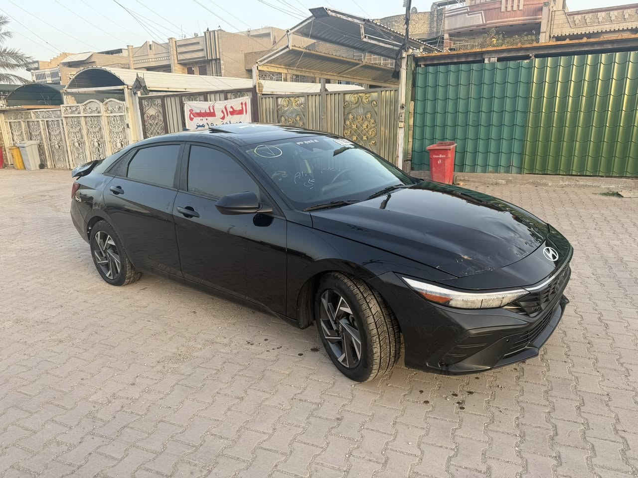 النترا 2024 دخول جديد محرك 2000 دوش منفيست بأسمي فول مواصفات ((بدون ايرباك)) بدون صبغ بدون تبديل  مواصفاتها (بصمه _ فتحه سقف _ تشغيل عن بعد _ شاشه ديجتال متصله _ تدفئه بالكشنات _ تدفئه بالستيرن _ كاميرا خلفيه دواره _ تبريد منفصل مناخين _ مانع انزلاق _ رادارات _ ويل كب كروم حجم 17 _ شاشه كار بلي _ اضائه داخلي LED متعدده الالوان _ تحديد مسار _ قياده ذاتيه _ وباقي المواصفات المعروفه ) صور الحادث مرفقه بالمنشور 
(((للبيع فقط على هذا الوضع بدون لوحات)))
السعر  : 126$
العنوان : بغداد 
***********
