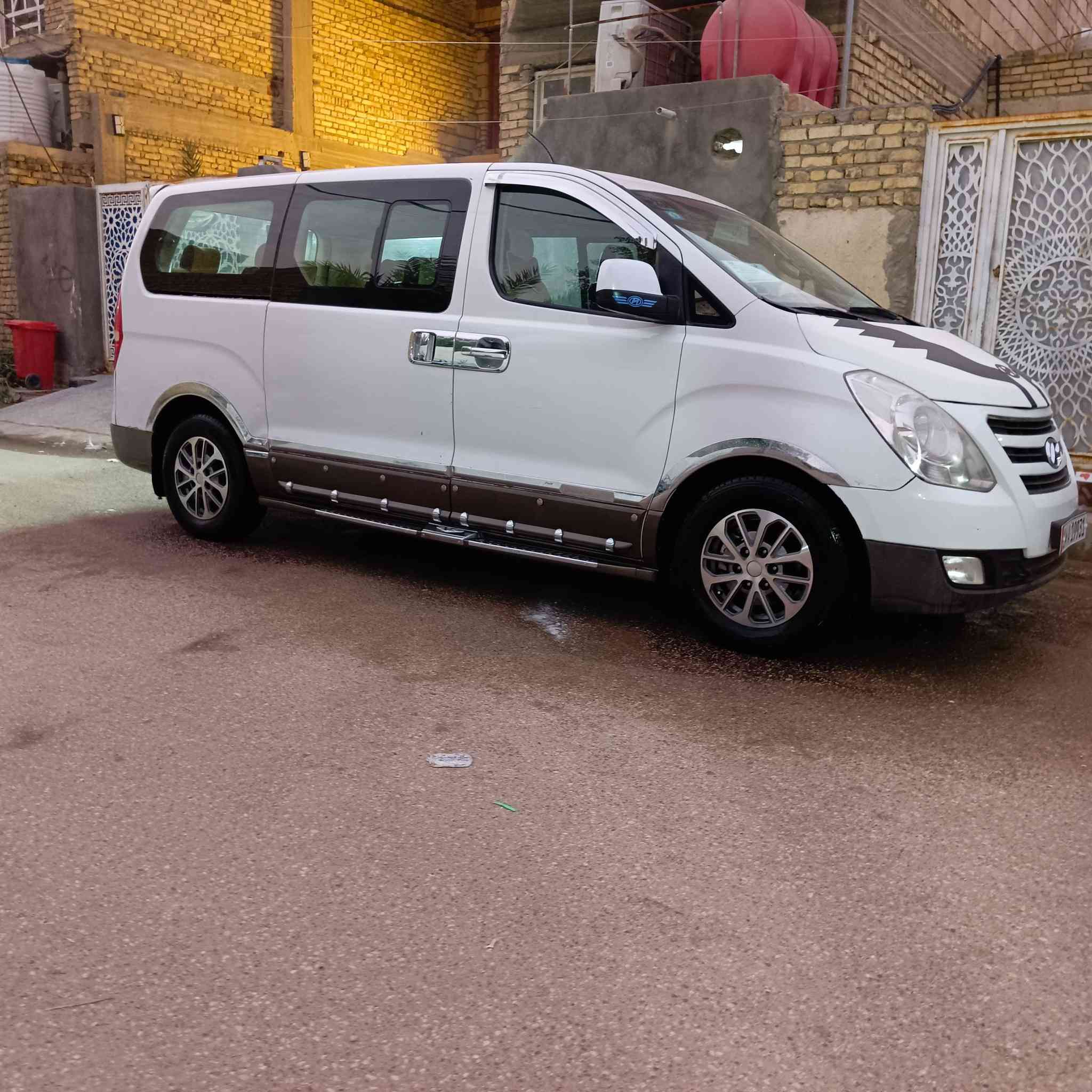 السلام عليكم للبيع موديل 2013 
مفتوح امحور امسكر سبلاين 
بسمي تحويل ابيومك  بيه طخات عل بارد 
السياره كامله من حداديه مكينه او كير او تخم تاير 
السعر 170او بيه مجال حك الجيه 
مكاني الناصريه الاسكان الصناعي رقمي 
*********** موجود واتساب
