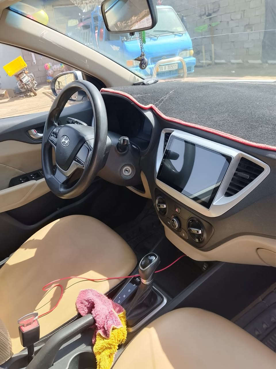 السلام عليكم اكسنت 2020مكفوله
فول مواصفات فتحة سقف، ويل كب (جنوط) ألمنيوم قياس 17 إنش (غالباً)، مصابيح أمامية هالوجين أو LED مع كشافات ضباب (بلوجكتر)، مرايا جانبية كهربائية قابلة للطي مع إشارات انعطاف. ***********
