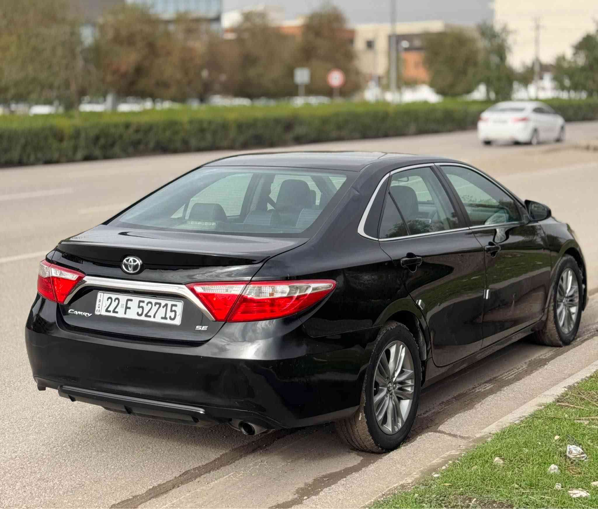 تويوتا كامری ٢٠١٧ SE
جملغ بونیت صبغ بێ داخلی (بدون دواخل)
ارباک سووکان (ستیرن) طاك
سەیارەکە بێ عەیبە کامل بەشەرت 
سەنەوی و ڕەقەم نوێیە
١٢٩$ نرخی فرۆشتن 
*********** — *********** أربيل, العراق
