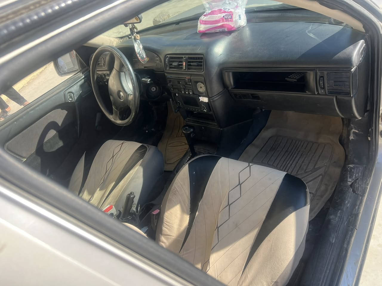 فكتره موديل ٩٢ حجم ١٨  كير توماتيك رقم الماني سنويه جديده كربون نفط بيه  شرط بدون صبق بعد دوير ما مصلاحه  شرط قطره صبق ما بيه سياره سيديد قفل مركزي  قفل ريمون 
تتفه نار كهربايات كله شقاله سياره وضع شريكه عنون موصل حي القاهره السعر ٥٠  بيه مجال  الهاتف ***********
***********
