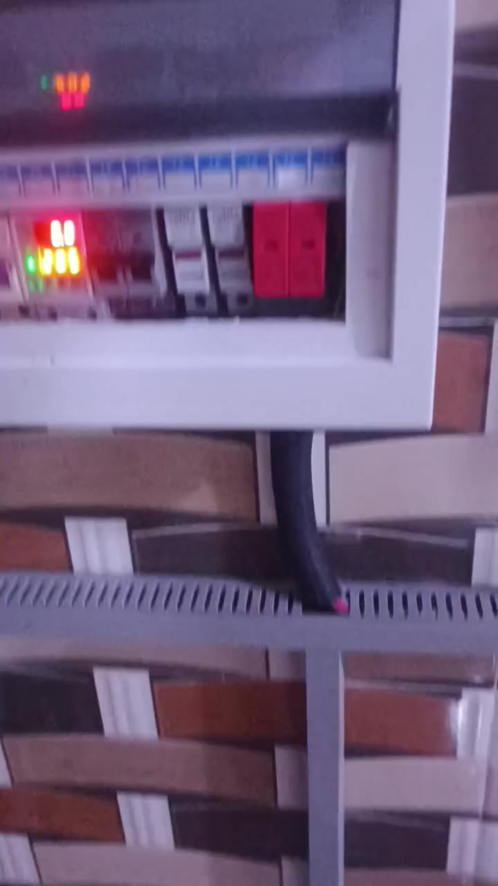 تحية طيبة وبعد...
السعر: 3.5 مليون (غير قابل للتفاوض بسبب الصعود)

مكونات النظام: بطارية 15KW، الألواح 590W عدد8، الانفيرتر 6.2KW توازي.

القدرة: (16 نهاري 15 ليلي).

اسم العملاء : 

1-صبحي ابراهيم عبد

2ـسامي محمد عويد

موقع التنصيب: صلاح الدين/الزوية .

ما يميزنا عن غيرنا: نشتغل نظام تاريض وخطوط دفاع "SPD"، ونظام ATS وفقا للمعايير الهندسية الدولية IEC 62305.

م. عبدالله ***********

م. عثمان ‏‪***********‬‏

موقع المكتب سديرة وسطى مقابل مطعم وينز.
