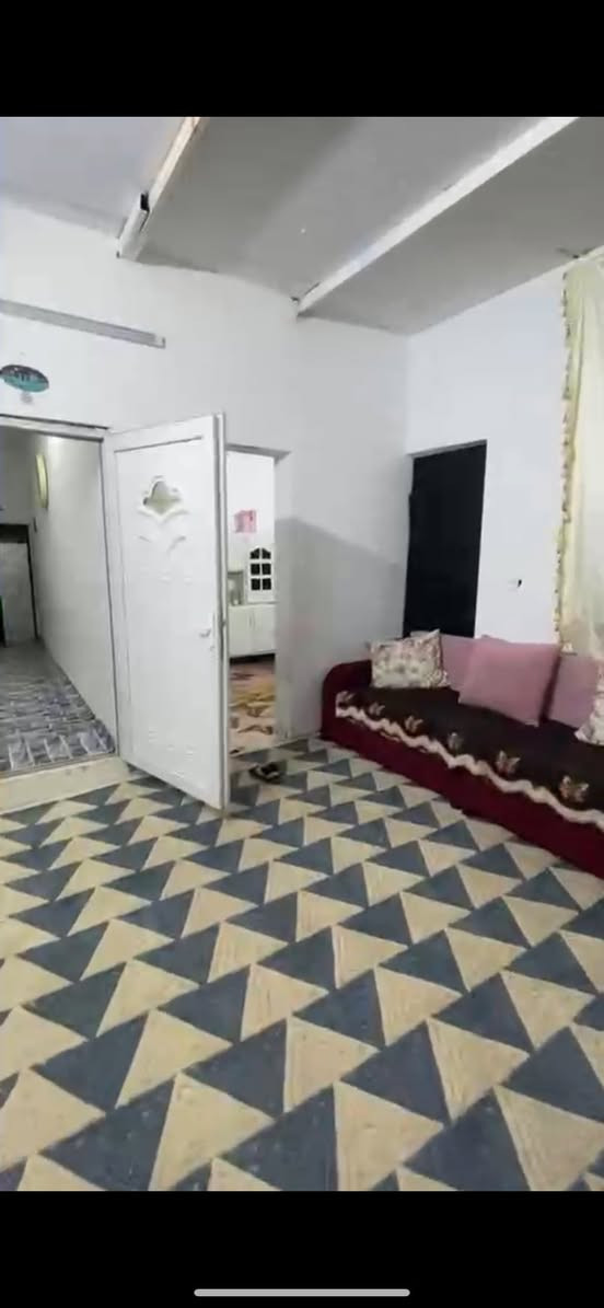 السلام عليكم 
بيت للبيع مساحة ٢٠٠مترا  وقف  
كميره شارع ابو دريس ***********واتساب
