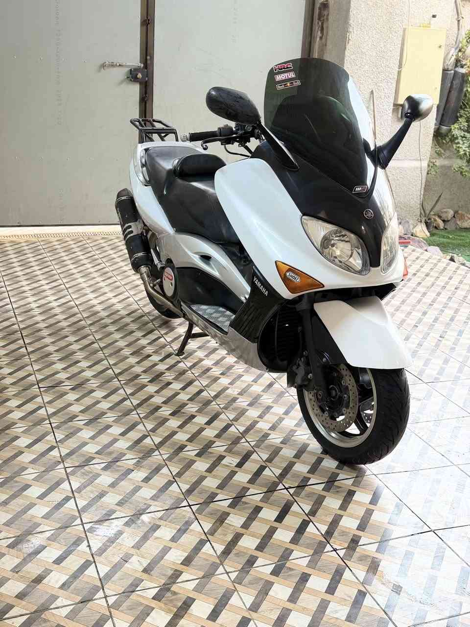 السلام عليكم
تي ماكس ٢٠٠٨ نوزل 

مكفوله كفاله عامه 

عليه ادامه كامله 

مكينه كلجات  مكفوله 

دراجه جديده واي نقص ما بيه تجم تاير جديد شادله 

ستيرن رياضي 

صانصه رياضي 

سيبايه اصليه 

سعر ٢٢ ونص 

بغداد جميله 

***********
