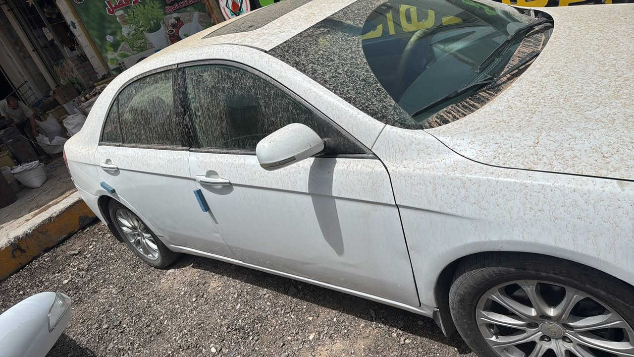 السلام عليكم…
جيلي امكراند  C8 

محرك وكير مسيوبيشي لانسر 2000 

رقم بغداد 

مكينة كير تبريد 

موديل ٢٠١٢ 

سيارة بيه صبغ متفرق اثر تلكيط خياسات 

السعر ٦٢$ وبيه مجال 
النجف الاشرف 

***********
