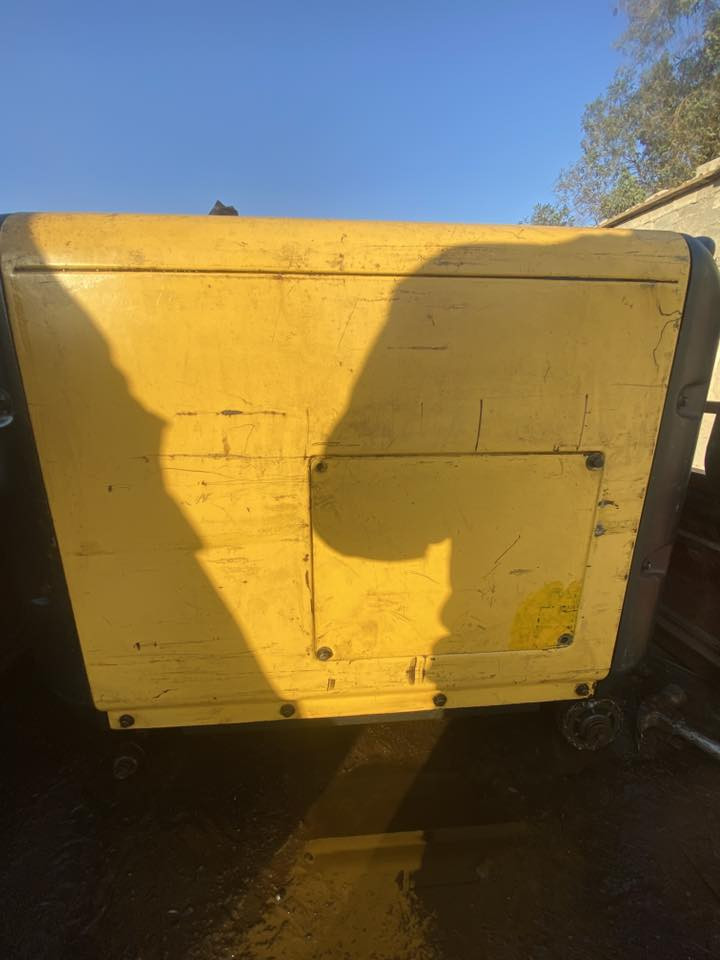 السلام عليكم (ملاحضة المود عريض ضخم مو نفس الموجودات بل سوك قياس 85x65) مولد كاتم كاتم كاز نضيف ما متعوب مال بيت كامل ما بي اي نقص نكرة سويج ما مفتوح ابد كل معلوماتة وتشغيلة بل صور معروض ب ٦٥٠ وبي مجال اريد ابيع مكاني بغداد المعامل الباوية رقم ***********
