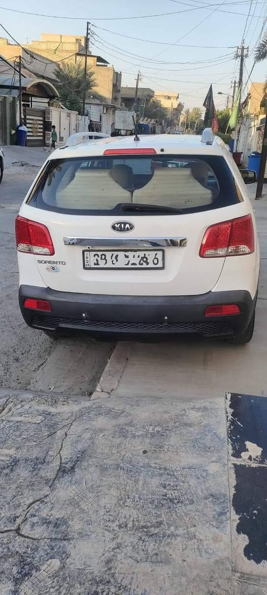 سورنتو 12 خليجي
محرك 2400 دوش 
ضررها فقط شبرين بالصندوق 
رقم اربيل 
ماشية 108 
مكان السيارة بغداد 
السعر 13 الف 
رقم الهاتف ***********
