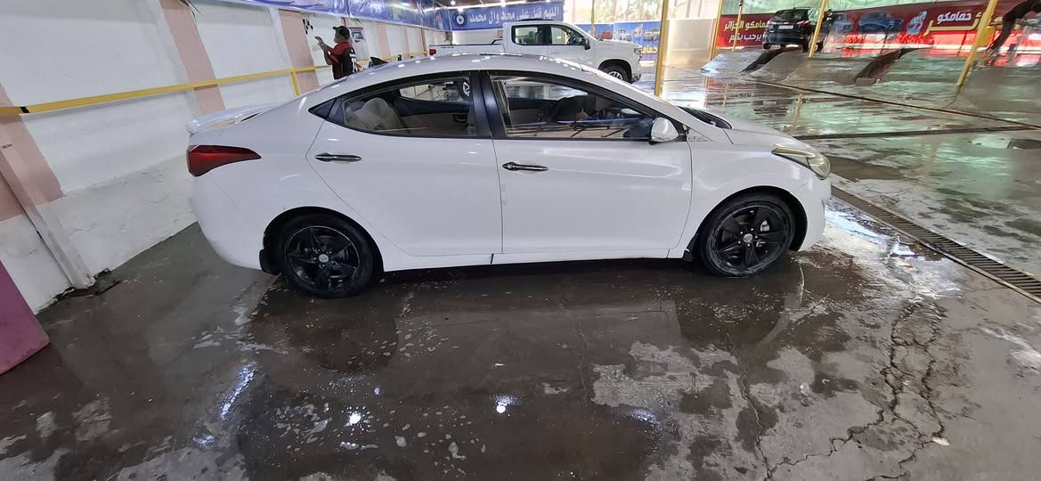 السلام عليكم، النترا 13 خليجي للبيع او مراوس بسيارة اقل منها، فتحة وتحكم وشاشة أندرويد وكامرة دوارة، واشاير بالمري وتبريد جديد منظومة كاملة، منظومة زنون أصلي، مكينة 1600نظام ايكو، يعني فول عده البصمة، رقم اربيل ساقط وبيها بنيد وشوية بالباب+ بارد بالجاملغ وموضح بالصورة، مكانها الديوانية 
***********
