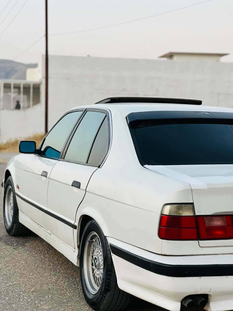 BMW 
مۆدیل 1992
تۆماتیک و سلاید 
525
جام کاره بای 
گێڕ و مه کینە به شه رت 
تە بریدی چاکردنی اوێ 
ئاڕم و سە نە ویه 
شوێن باسرمه 
ڕه قه م***********
سحری48و محامه له شقلاوة, أربيل
