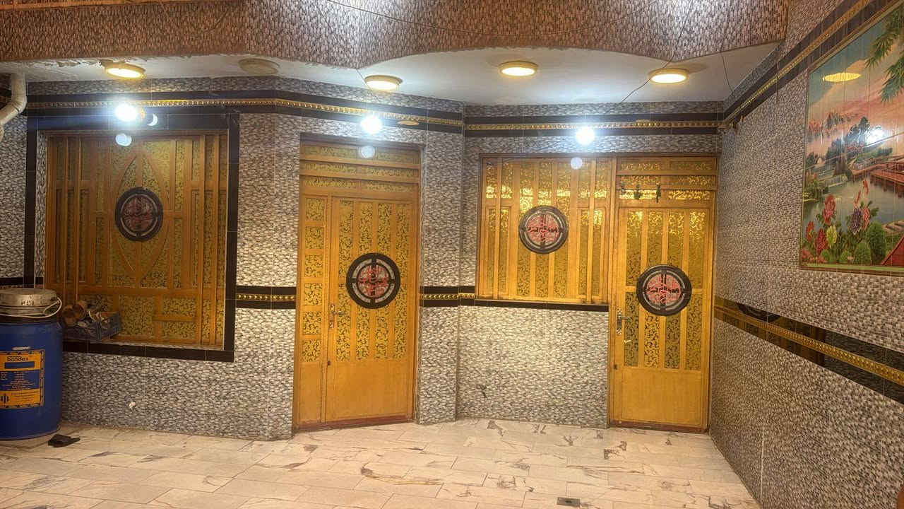 السلام عليكم. بيت على الشارع العام حي اور قرب كهوه السلطان مقابل ماركت بركات الرضا يتكون من 3 غرف  نوم  وصاله معزوله وهول كبير ومثل مموضح بالفيديو والصور والسعر 310 وبي مجال و للاستفسار اكثر الاتصال على الرقم ***********
‏‪***********‬‏
