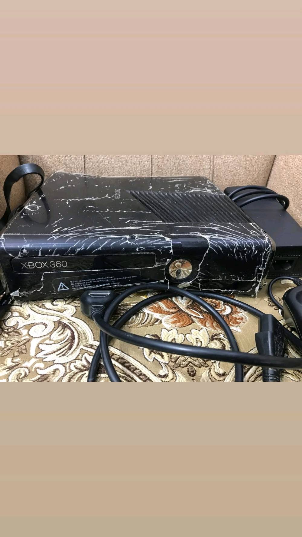 xbox 360 للبيع
نضيف كلش الامريكي موجودة كامل ملحقاته وبعده بالنايلون مامفتوح ووياه 2 جوستكات و 83 لعبة

السعر 95 مكاني ميسان