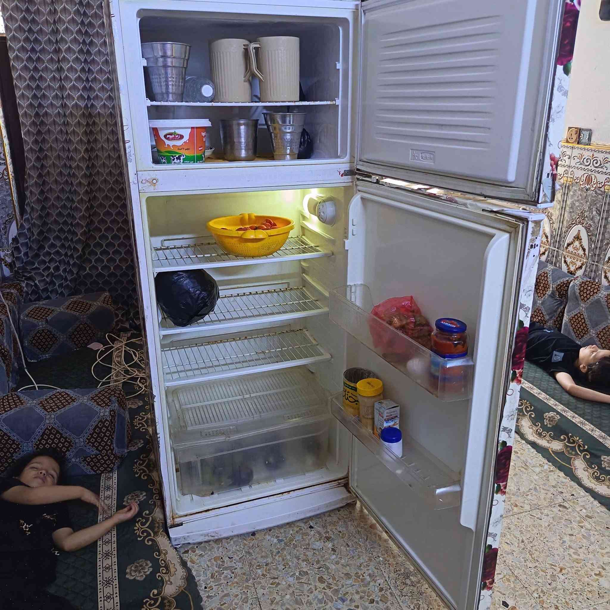 ثلاجه للبيع ب 150 وبيها مجال ***********
