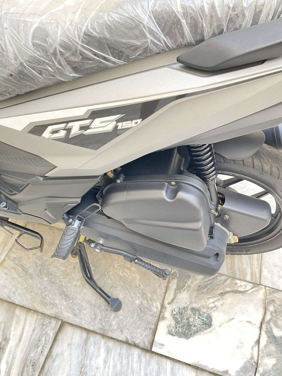 جديدة جدا على ايدي ماخذهة زيرو نوع جتي اس سرعة 160على وضع الشركة عنوان بغداد الدورة السعر 850 اتصال   مال جناي***********
