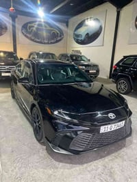 كامري 2025 وارد امريكا  دخول جديد رقم بغداد حره مواصفات sL   كشنات جلد...