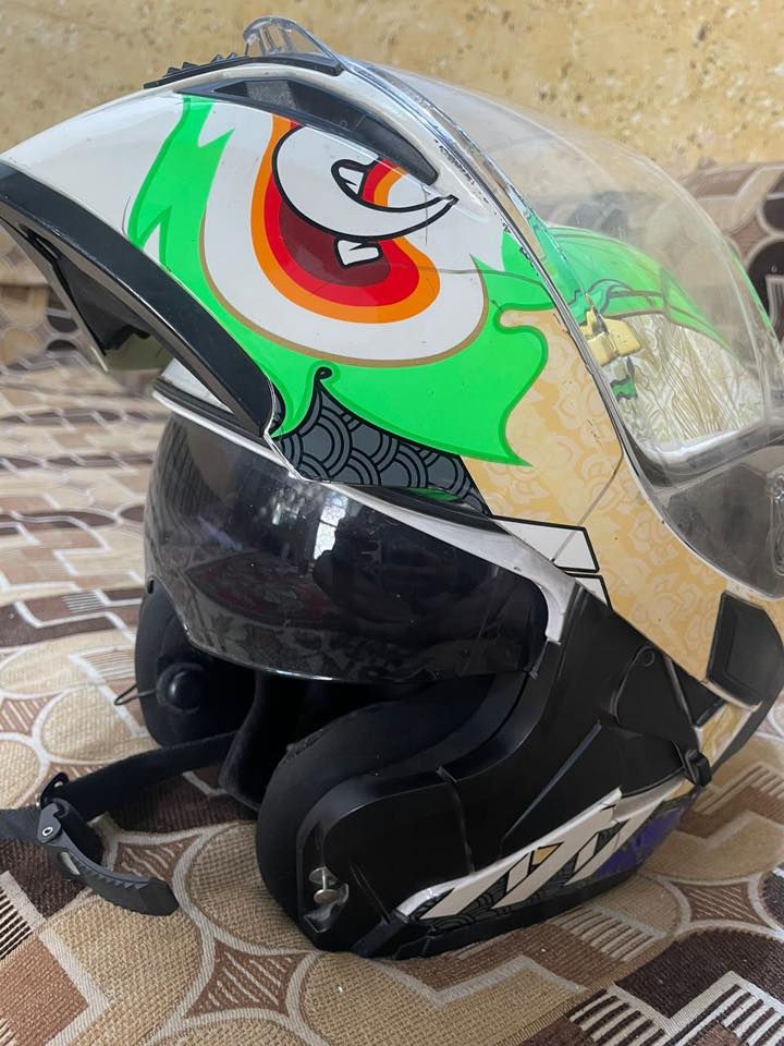 بدون فج ب 10
الخضره الموشمه هيه وسماعات ب 40 وبيهة مجال

السوده ب 35 وبيهة مجال 

صندوك قماش ب ١٥ وبي مجال

***********
