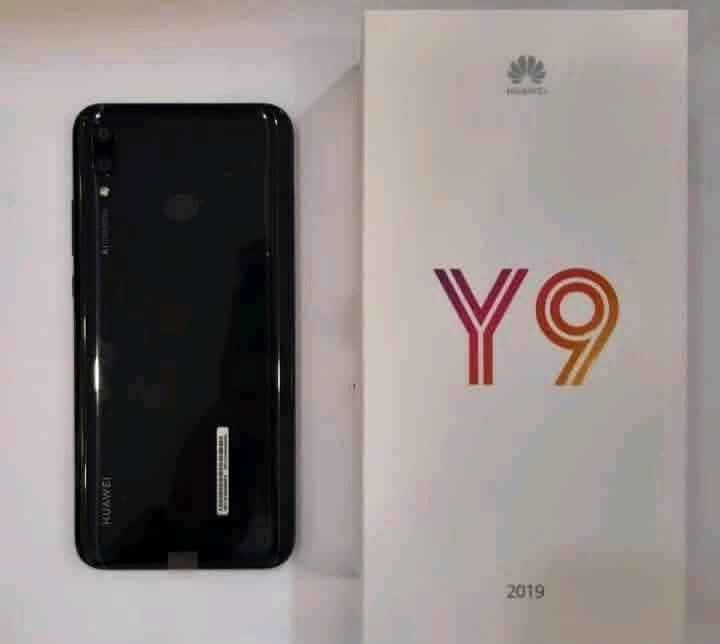 جهاز Huawei Y9 2019:
قوة الأداء وشاشة بلا حدود! 📱
احصل الآن على Huawei Y9 2019 
 الجهاز الذي يجمع بين التصميم العصري والأداء القوي.
أهم المواصفات:
الشاشة: 6.5 بوصة بدقة FHD+ لتجربة مشاهدة سينمائية.
المعالج: Kirin 710 ثماني النواة، مثالي للألعاب والتصفح السريع.
الكاميرات: 4 كاميرات مدعومة بالذكاء الاصطناعي (خلفية مزدوجة وأمامية مزدوجة) لعزل احترافي وصور سيلفي رائعة.
البطارية: 4000 مللي أمبير تدوم طويلاً معك طوال اليوم لان بطاريه من هواوي.
يدعم تشغيل الألعاب بكفاءة عالية.
سعر اقتصادي ومناسب جداً مقابل القيمة.
السعر 95 الف 
العنوان 
بغداد زيونه الربيعي خلف كراج مقابل مول دريم ستي 
جمله ومفرد 
توصيل كافه محافظات 
*********** بغداد, العراق
