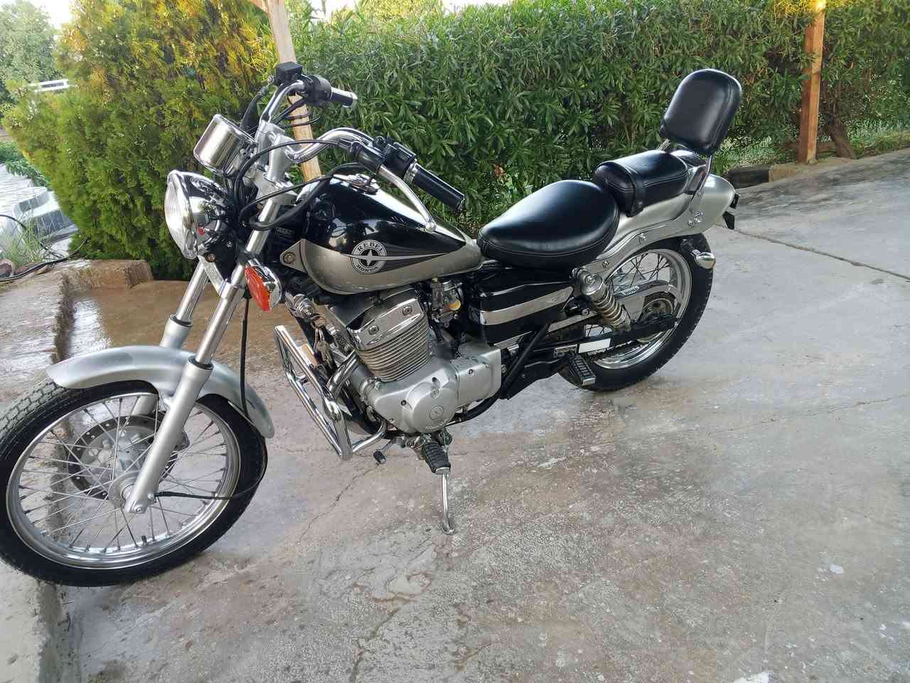 سلام عليكم 
هونده كلاسك250 محرك 
درجه نضافه حلوه 
انطيك معدل 🛫
 للاستفسار عل رقم ***********
