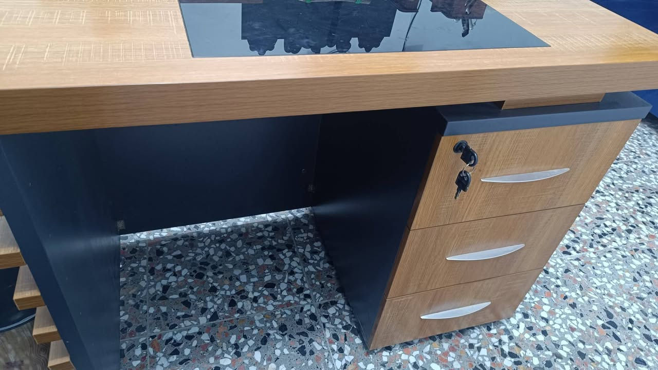 السلام عليكم اغراض مكتب للبيع استعمال بسيط ونظيفة جدا وكلشي بسعره 
مراوح عدد 2 
تخم نظيف جدا عراقي شغل معمل عشر مقاعد 
ميز مكتبي 
مبردة استعمال اسبوع فقط 
طبلات عدد 3


**إذا كنت صاحب هذا الإعلان وتريد حذفه لأي سبب، رجاءا أرسل رسالة إلى الدعم الفني**