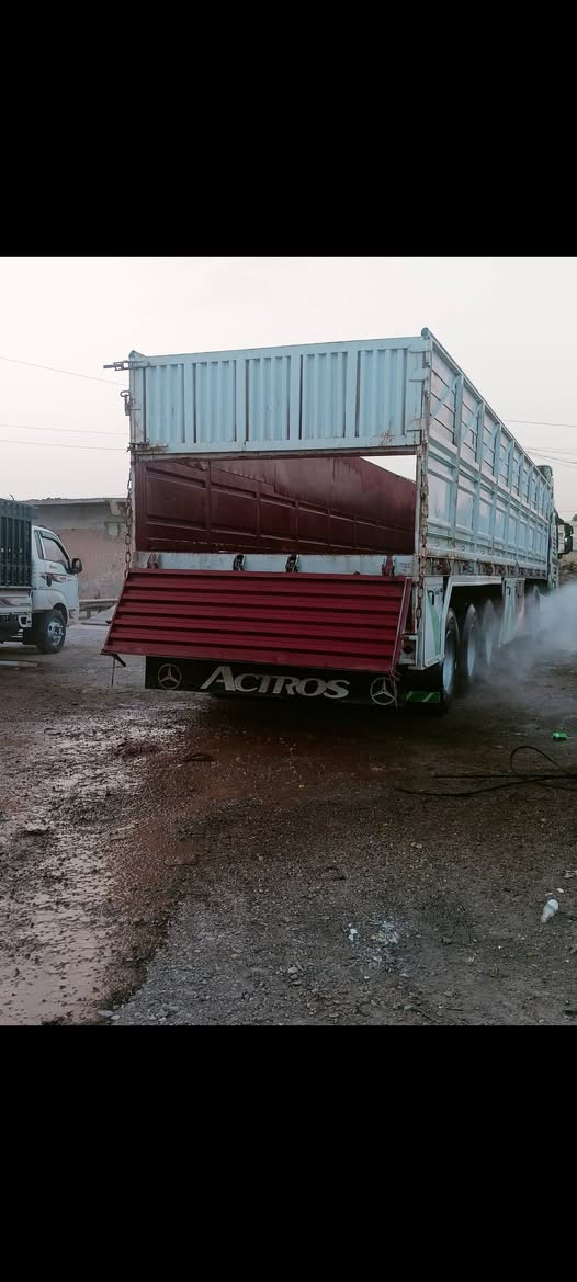 السلام عليكم عربانه للبيع طول 12 ونص دناكير برينه جهزه عل شغل السعر 110 وبيها مجال ***********
