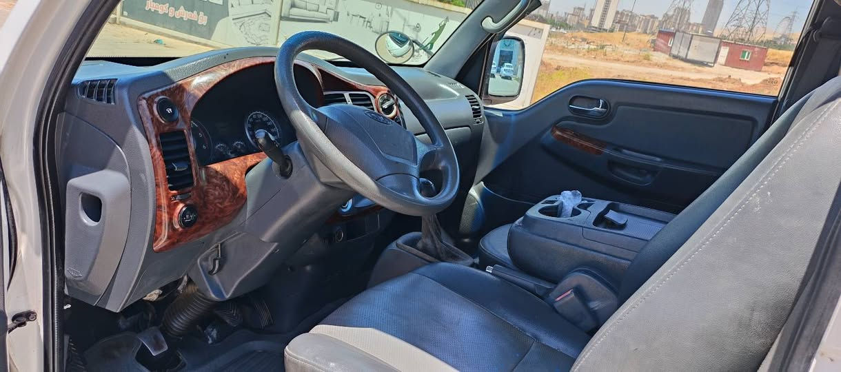 سەرەتابەناوی خوا 
کیا 4000 مەکینە ڕەش سۆپەر 
سعری 62گەڵا
تەنها 170هەزار ڕۆشتووە
سەلە
سەلاجە
4دووگمە
کۆشن هیتەر
ئاوێنە کارەبای 
گێڕو مەکی نەو 
ئەنجێک تەری بەشەرت
ئەکسلی بەشەرت
سەیارە کە ماڵی دۆستە
***********
***********
